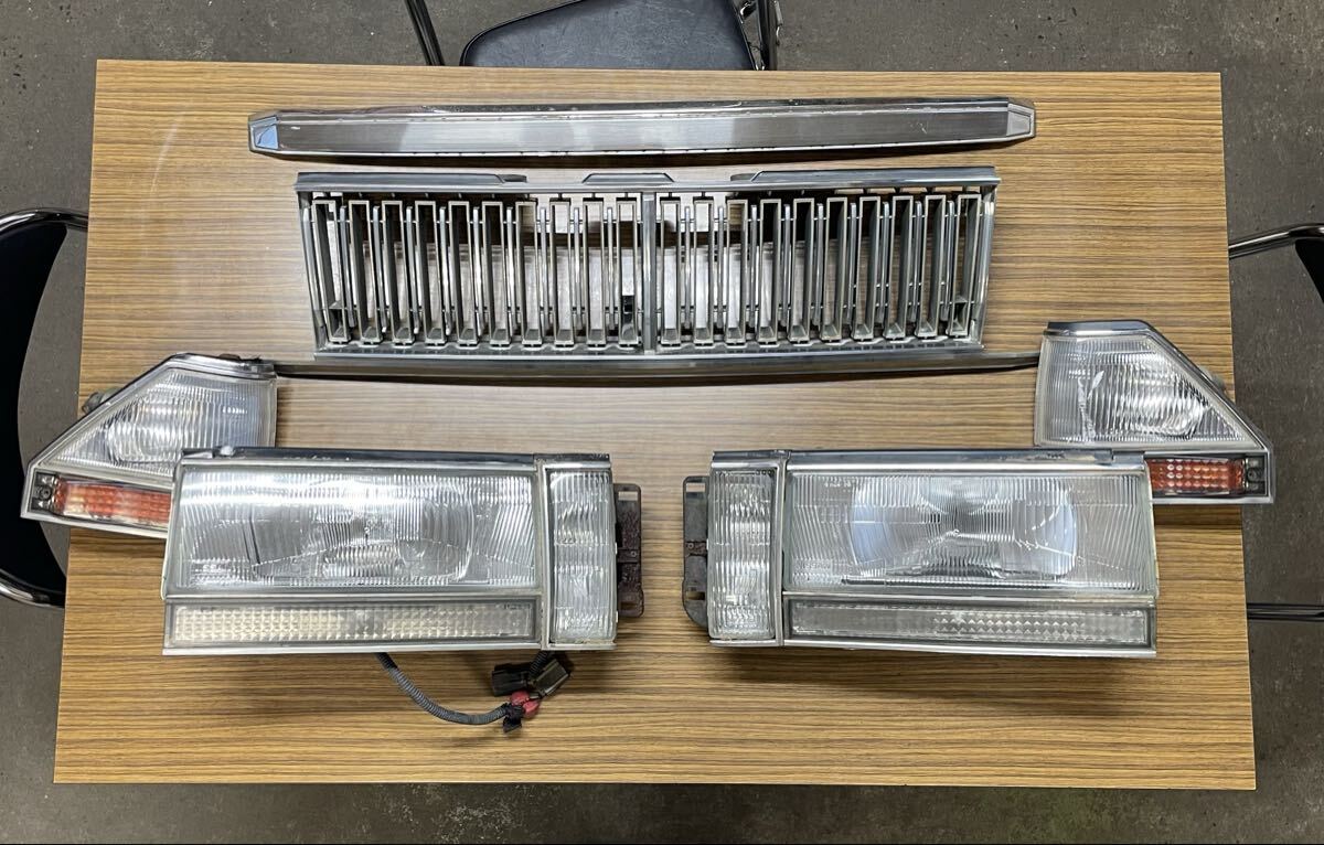 日産 WY30 セドリックワゴン ヘッドライト 左右 グリル 一式セット拍卖