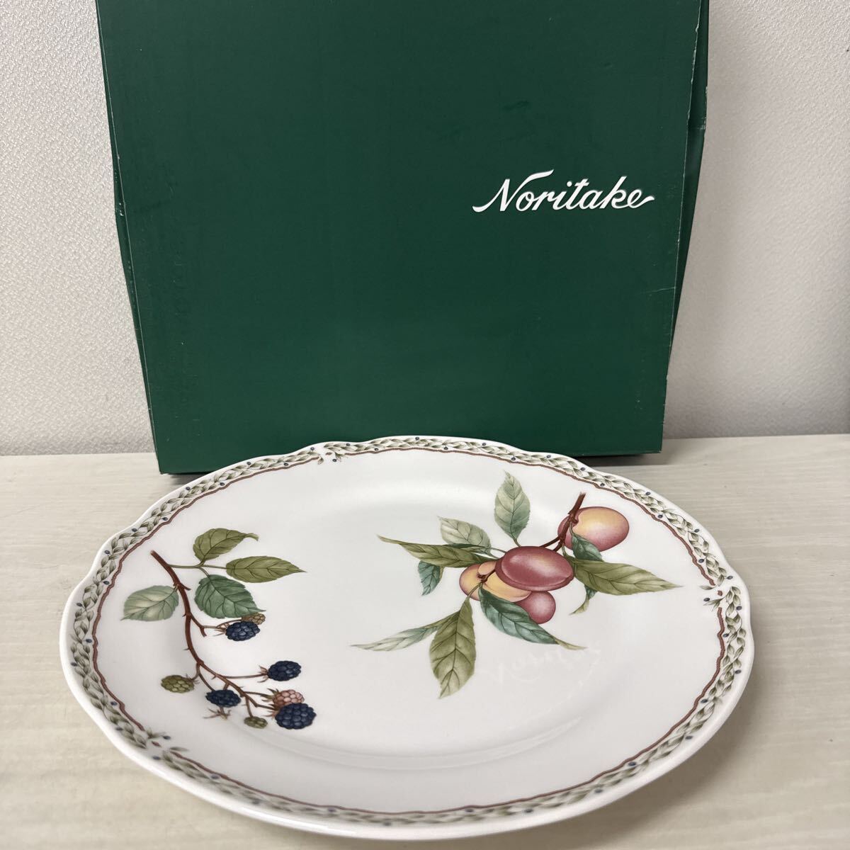 ● Noritake ノリタケ 大皿 プレート 陶磁器 陶器 フルーツ 約27cm 食器 未使用品 ●拍卖
