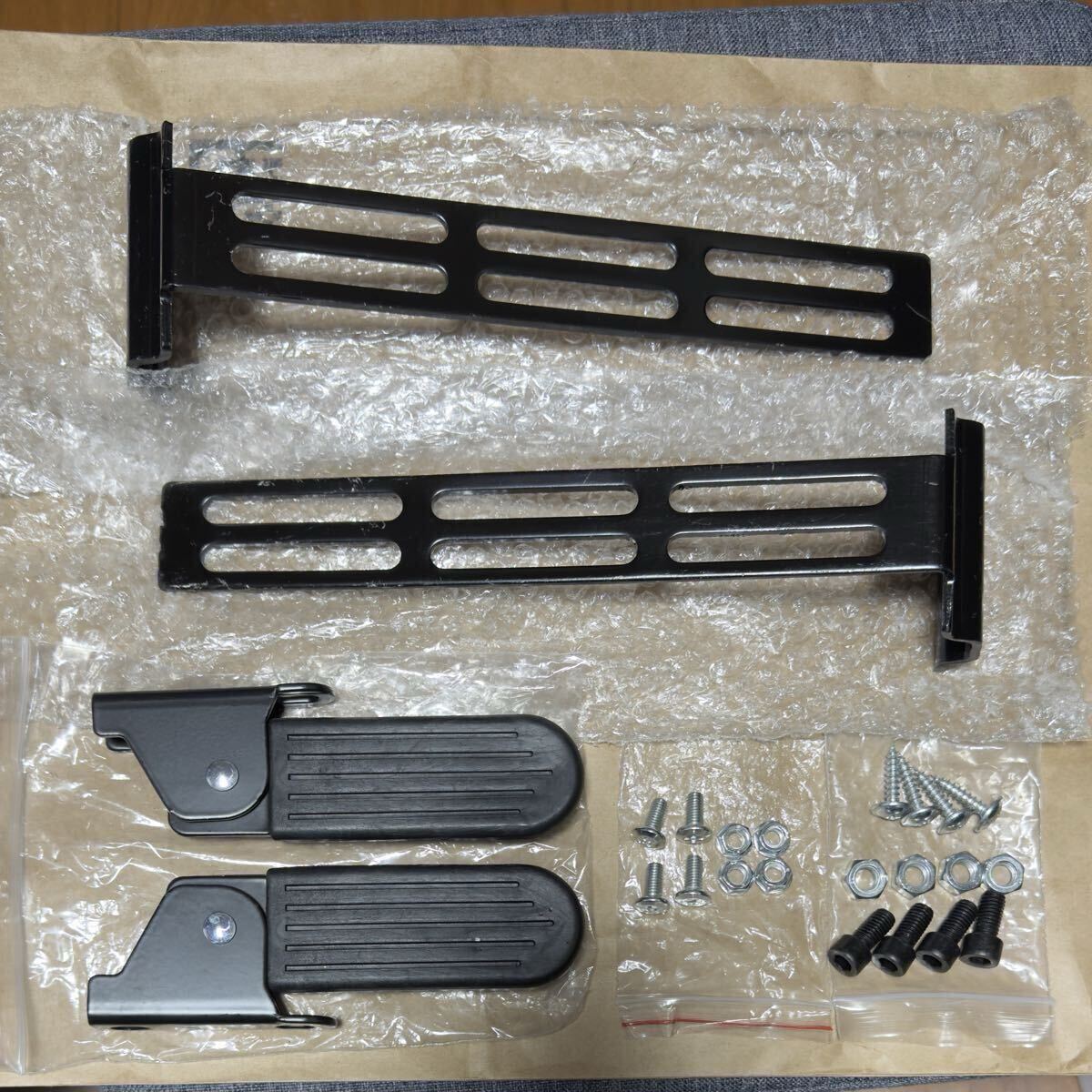 汎用 原付 バイク スクーター フロア ステップ フットレスト ペダル フット ペグ 可倒式 ユニバーサル ペダル 未使用品拍卖