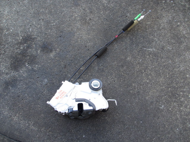 プリウス H22 右Fドアロック ZVW30 アクチュエーター フロント 拍卖