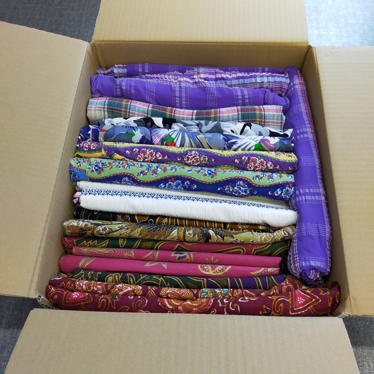 す3377 生地 約6kg 赤紫白まとめ売り ハンドメイド リメイク 布地手工芸拍卖