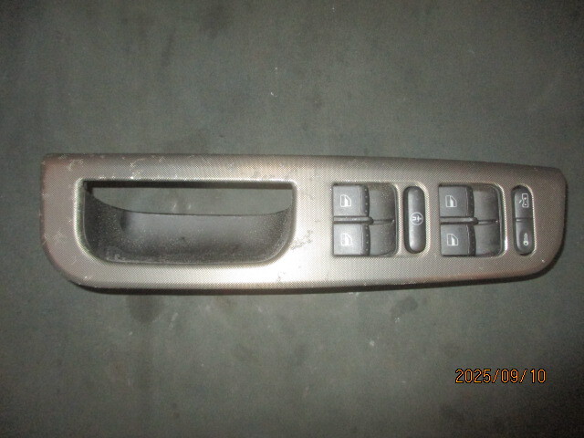 ■ワーゲン パサート フロントパワーウインドスイッチ 右 中古 1J4959857 部品取あり リフター コントロールパネル トリム ウィンドー■拍卖
