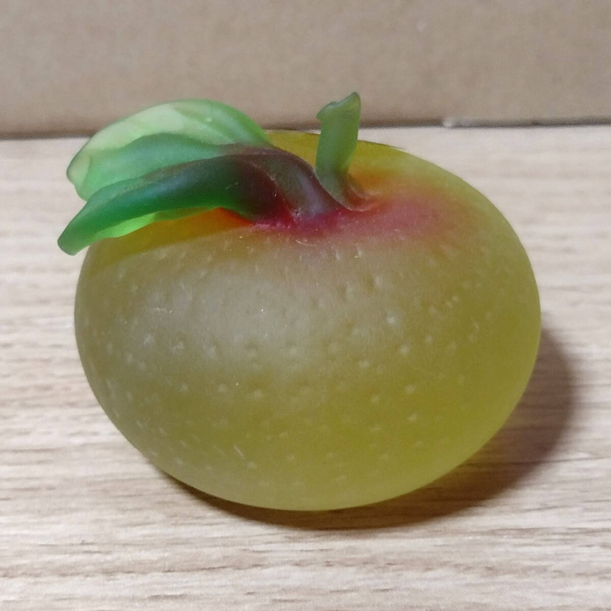 リンゴ型ペーパーウエイト/琉球ガラス工房・玉泉洞・王国村・県内手作り品/文鎮拍卖
