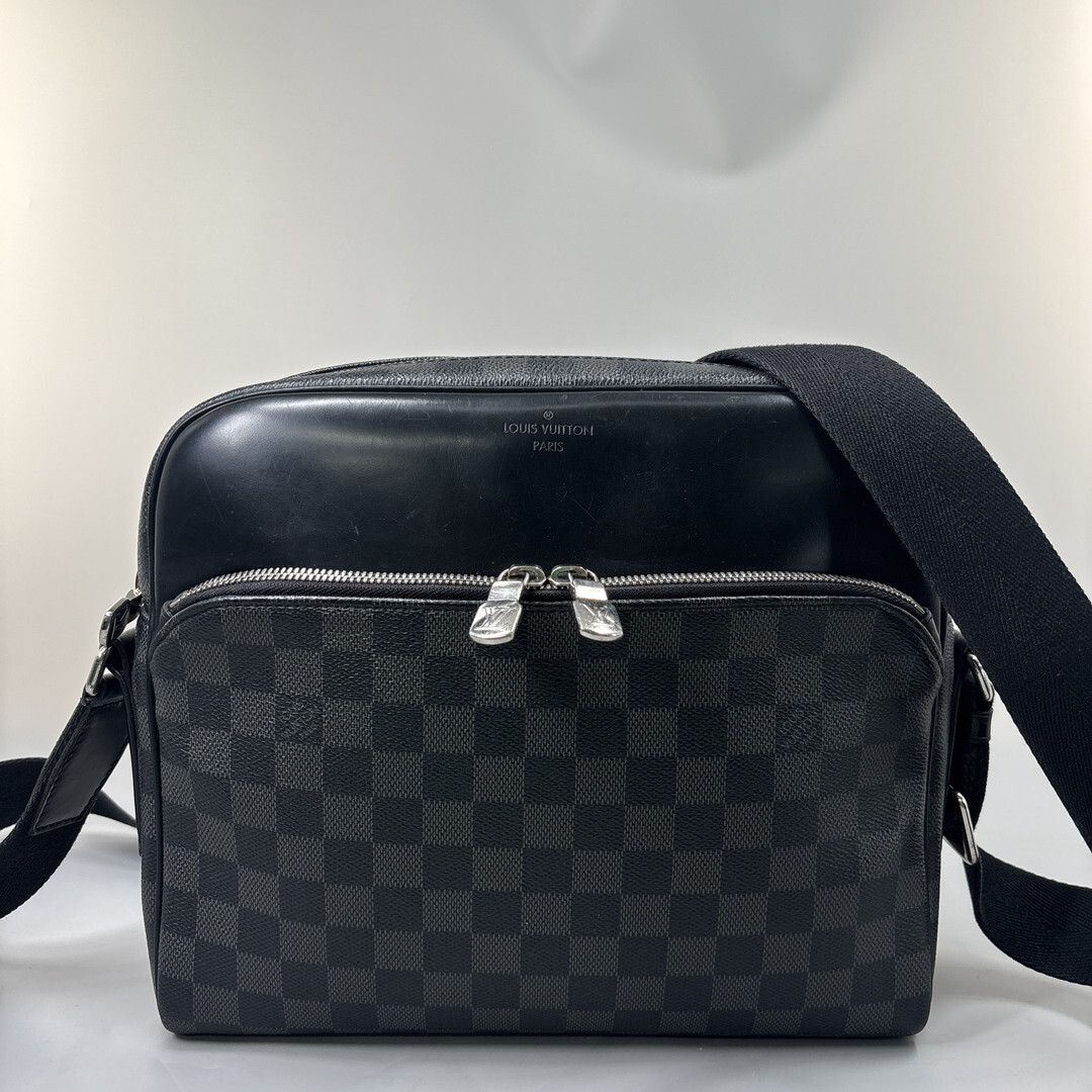 超極美品 LOUIS VUITTON ルイヴィトン ショルダーバッグ N41408 デイトンPM ダミエグラフィット ブラック メッセンジャー拍卖