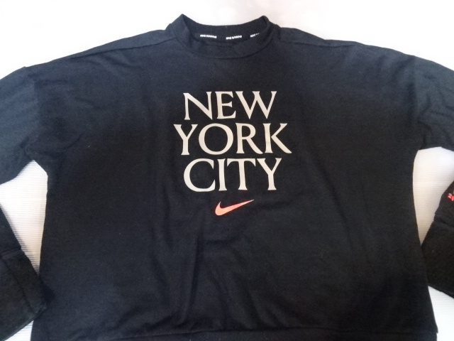 激レア USA購入【NIKE RUNNING】【DRI FIT】【NEW YORK CITY】【BREAK BARRIERS】 ロゴプリント入り トレーナーUS M ブラック 中古品拍卖