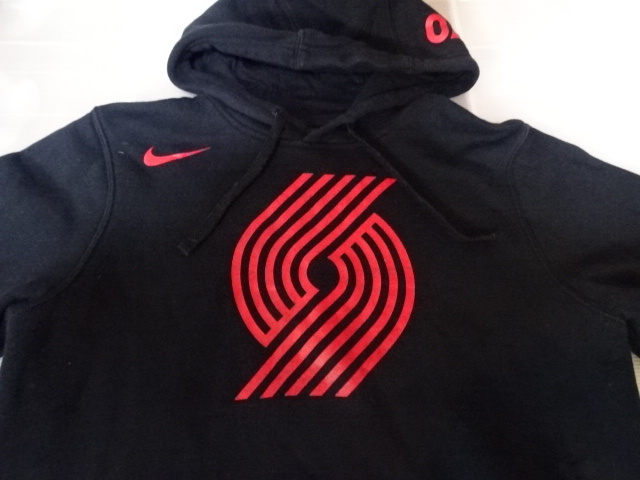 激レア USA購入【NIKE】製 NBA ポートランド トレイルブレイザーズ【Portland Trail Blazers】ロゴマーク プルオーバーパーカーUS S 中古品拍卖