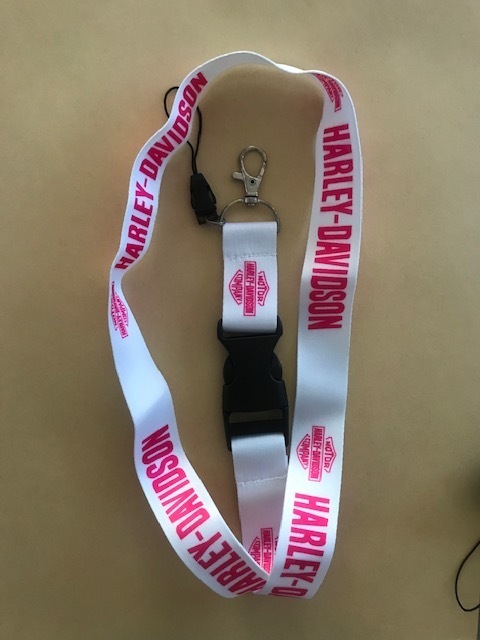 女性ハーレーライダー必見!ハーレーダビッドソン Harley Davidsonロゴかわいいピンク文字 ホワイトネックストラップ 送料サービス 拍卖