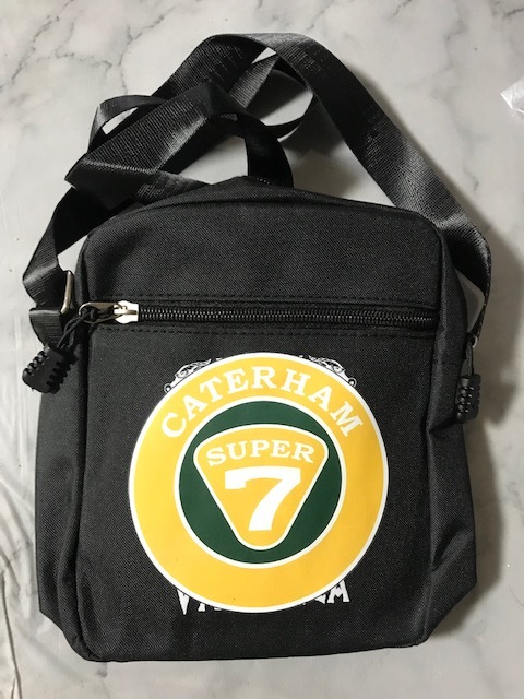 送料無料!オフ会で目立つ?ケータハム スーパー7 CATERHAM SUPER7ロゴ 小型軽量ポーチ・ポシェット スマホ入れに! 拍卖