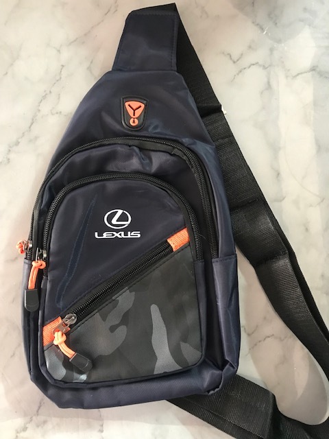 さり気なく目立つ!LEXUS レクサスロゴ 濃紺色 迷彩軽量ボディーバッグ LC500 LS500 IS500 RX500 RCF RC300 ES300 LBX拍卖