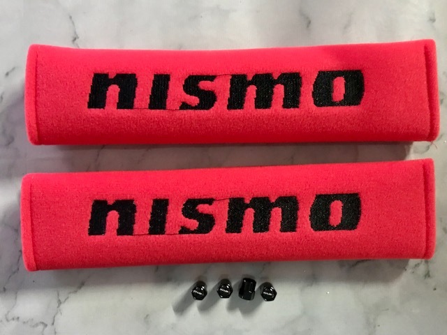 セット割引!送料無料!目立つレッド!NISMOロゴ シートベルトカバー&タイヤバルブキャップセット ノート オーラ マーチ R35 Z33拍卖