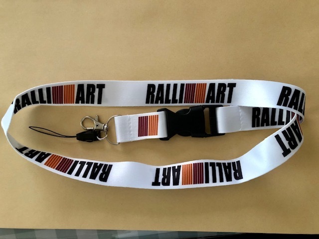 オフ会の必需品?ラリーアート RALLI///ARTロゴネックストラップ白 送料サービス ランエボ パジェロ デリカ アウトランダー拍卖
