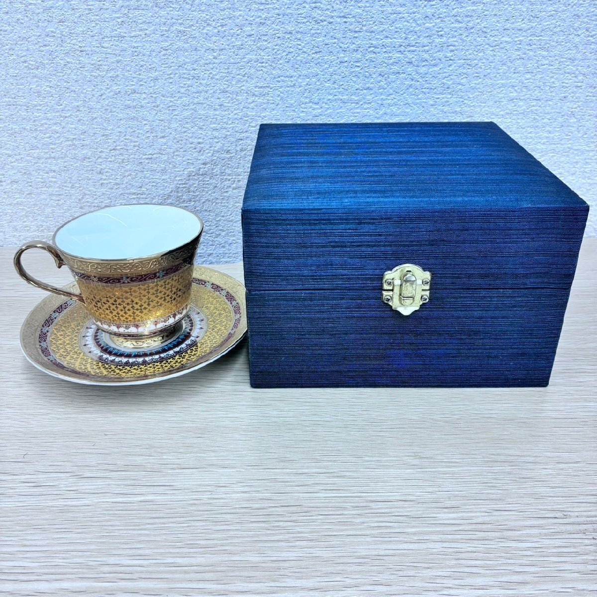 【i25090080】タイ 伝統工芸品 ベンジャロン焼き ティーカップ ソーサー拍卖