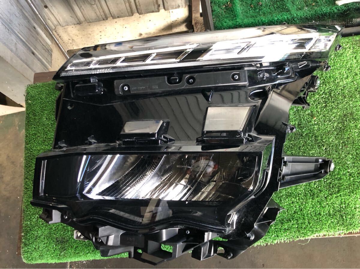 VOXY ヴォクシー 90系 ZWR90W 他  左ヘッド ライト ランプ  V1-3 81150-V1050 左取付欠け2箇所 傷、擦り傷多数   動作等未確認拍卖