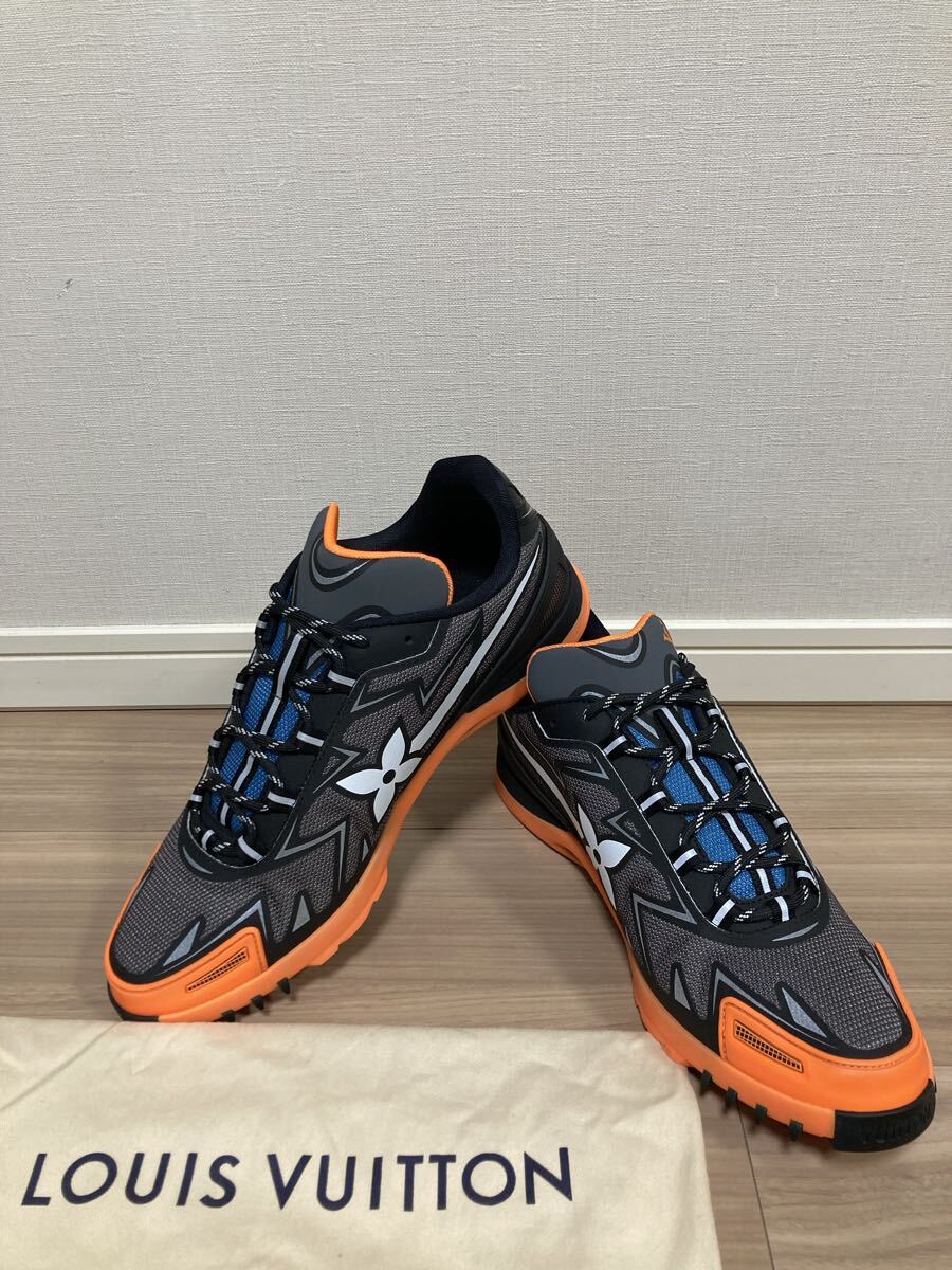 新品未使用LOUIS VUITTONルイヴィトンスニーカー 8 LVのコートジャケットシャツスウェットパーカーパンツバッグ好きな方にも拍卖