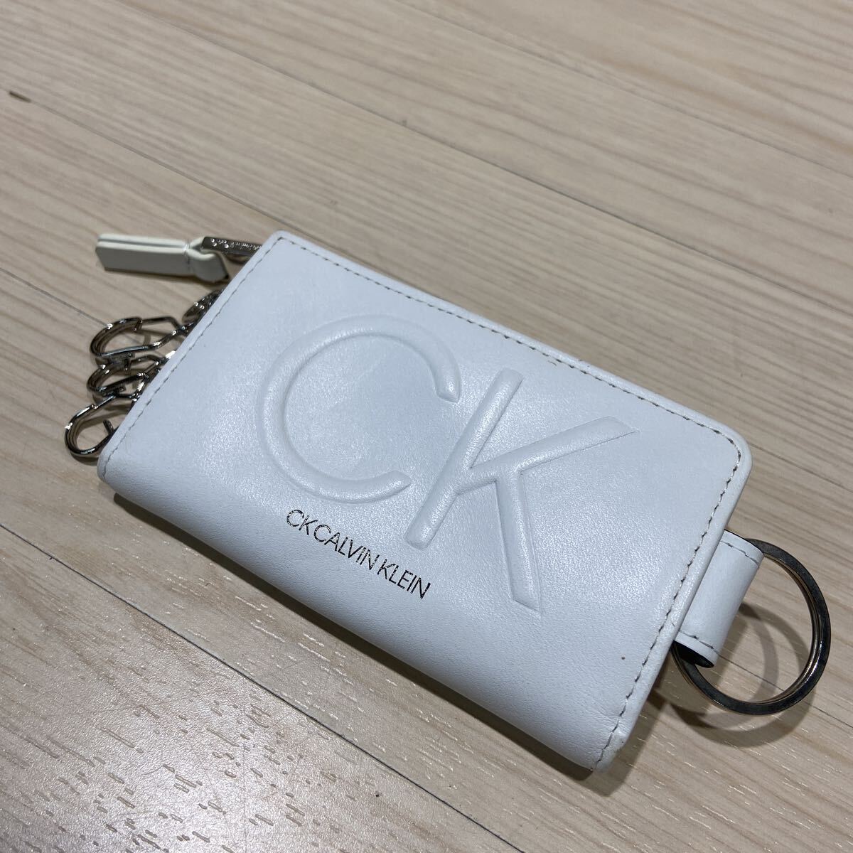 38 EN Calvin Klein カルバンクライン 4連キーケース 小銭入付 ホワイト レザー 多機能拍卖