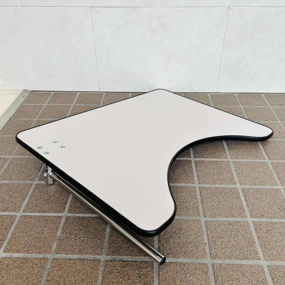 美品 車いす用テーブル 介護用品 オーバーテーブル 横幅約60㎝×縦幅約32~45cm 車椅子オプション ミキ NC2131 i拍卖