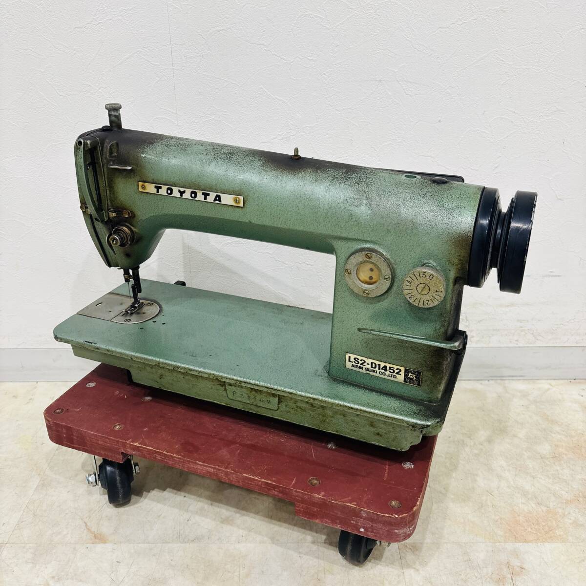TOYOTA トヨタ ミシン LS2-D1452 アンティーク ビンテージ 裁縫 ハンドクラフト 手芸 ジャンク NC2221M拍卖