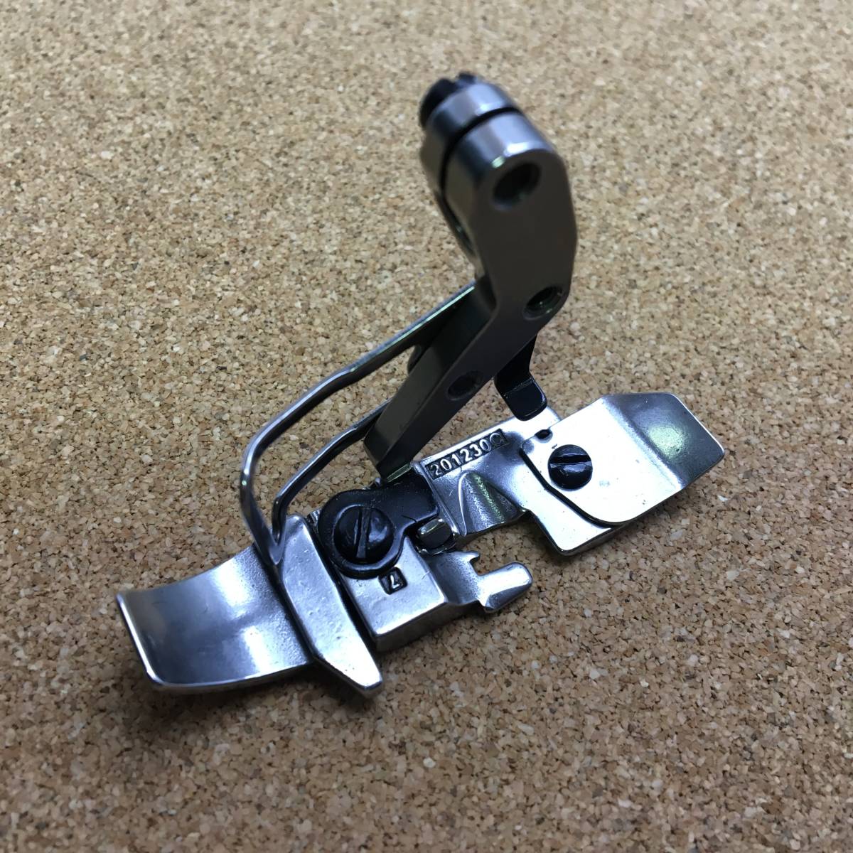 送料無料★新品★ペガサス 工業用ロックミシン 押さえ組 2本針 Pegasus EX MXなどに拍卖