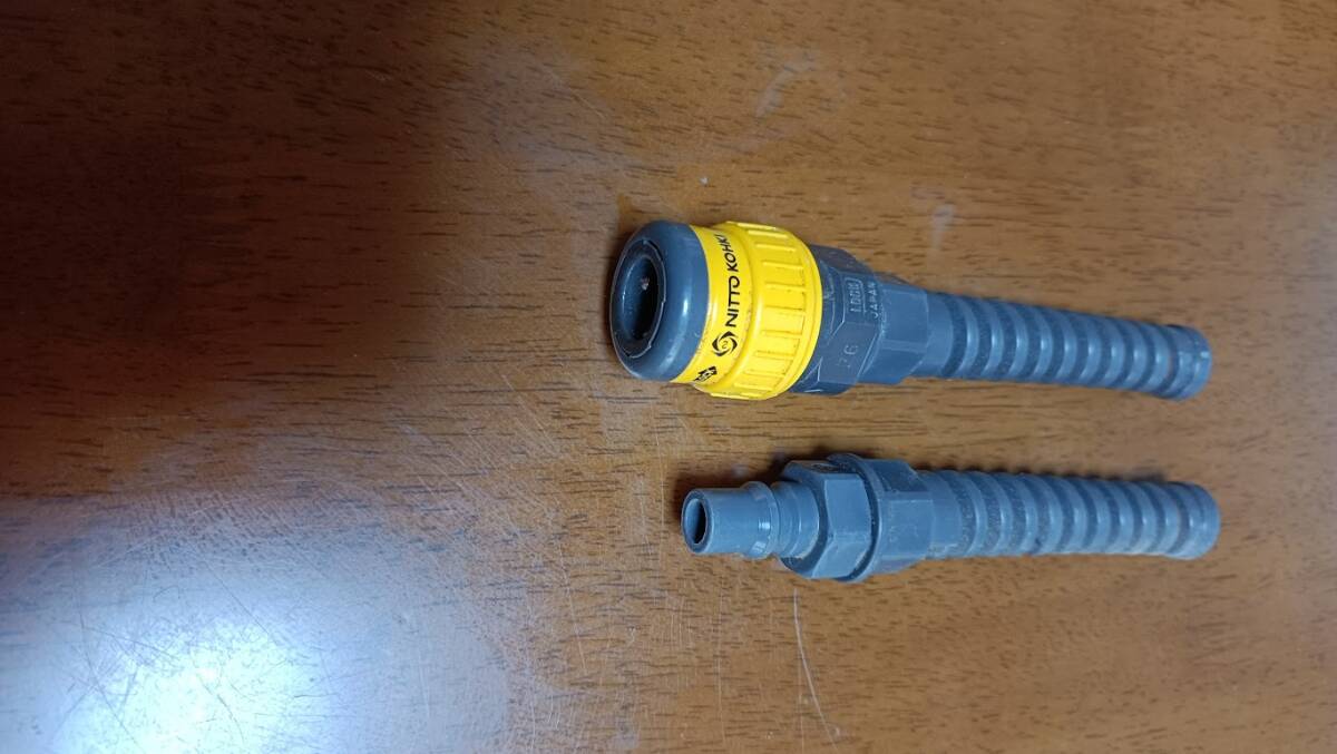 日東工器 エアーコンプレッサー スプリングナットタイプ ハイカプラ6.5 オン メン 1セット 中古品拍卖