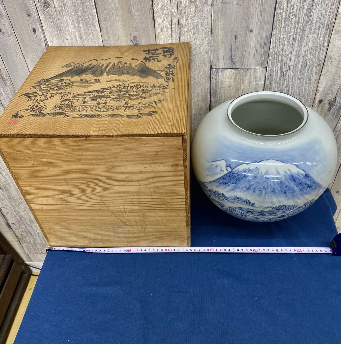 〈N8318〉 染付 花瓶 花器 壺 蕪村 叡獄図 大壺 木箱入り インテリア 床の間 現状品拍卖