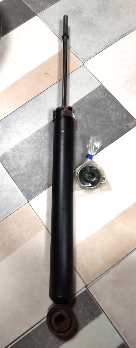 KYB ショック リア ACR30W エスティマ MCR ショックアブソーバー 48531-80711 48531-28610 1/2 未使用 長期保管品拍卖
