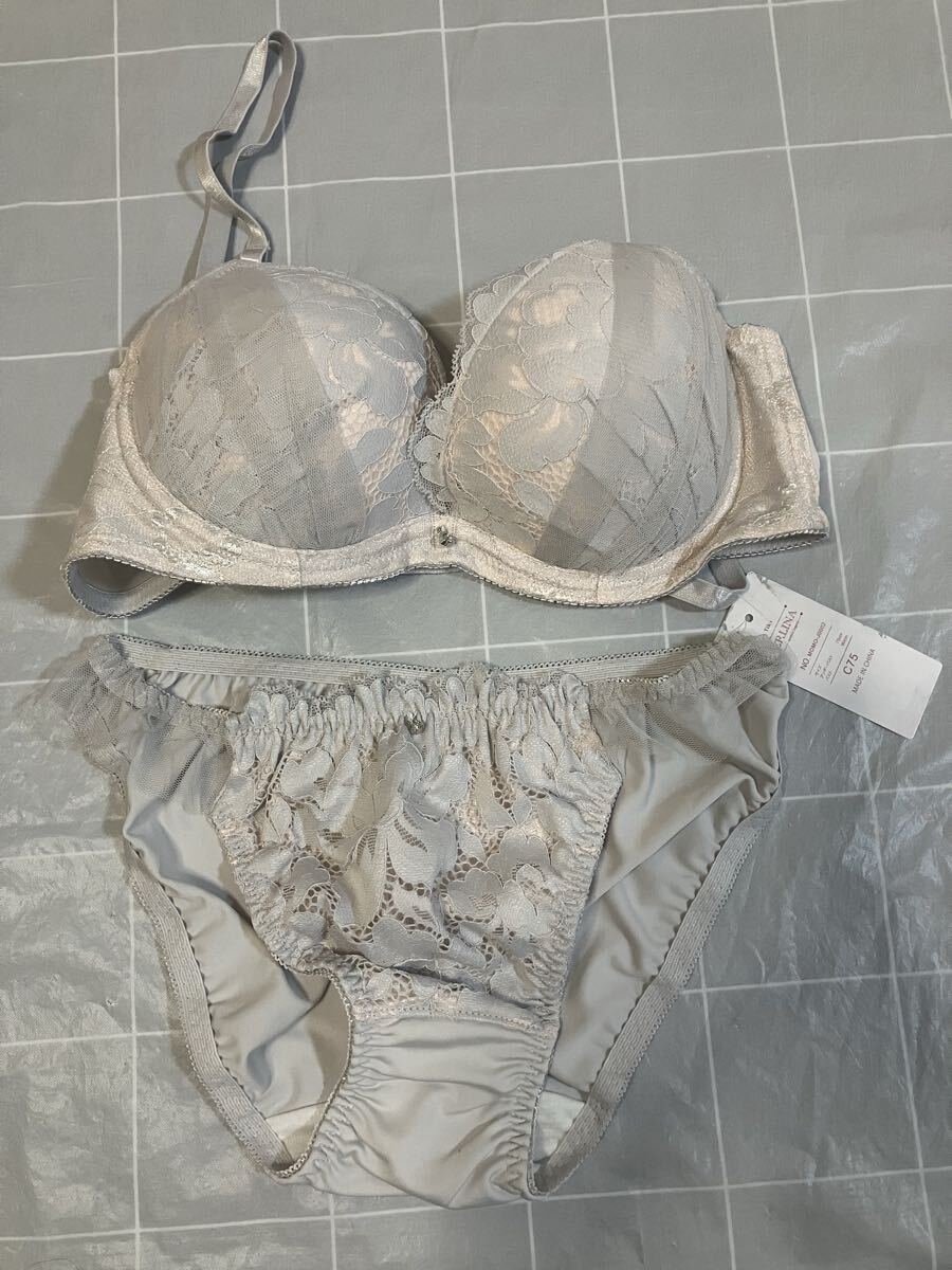 C75L Tika 花柄刺繍×レースのブラ&ショーツセット グレー拍卖