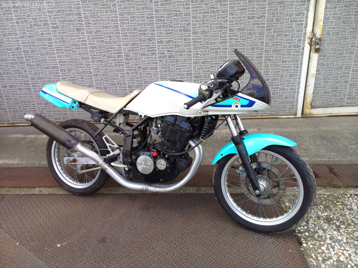 NZ250Sのカーボンサイレンサーのオールアルミ製のマフラー付きのレストア&部品取り&カスタムベース車両で書類はありません。拍卖