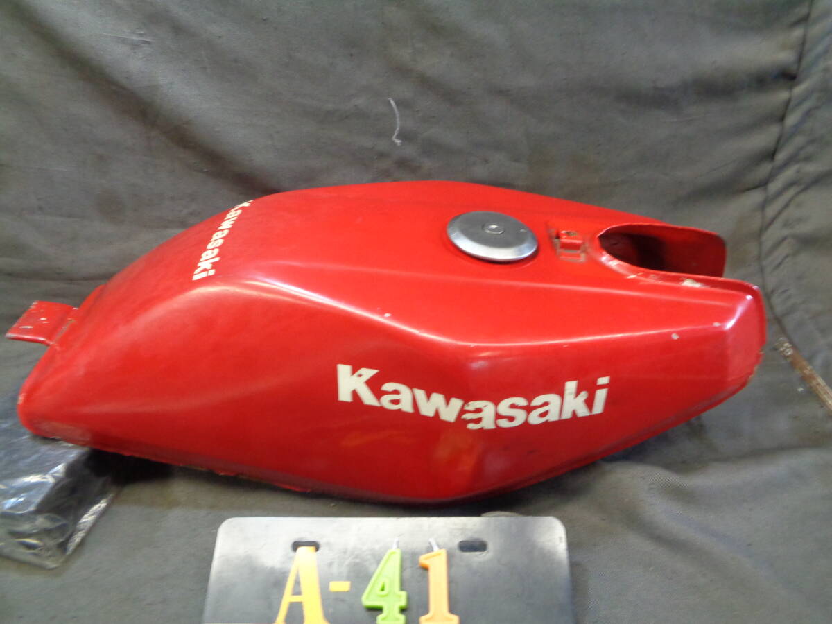 カワサキAR50 型式 AR050A フューエルタンク キャップ付きの鍵はありません。 NO-3拍卖