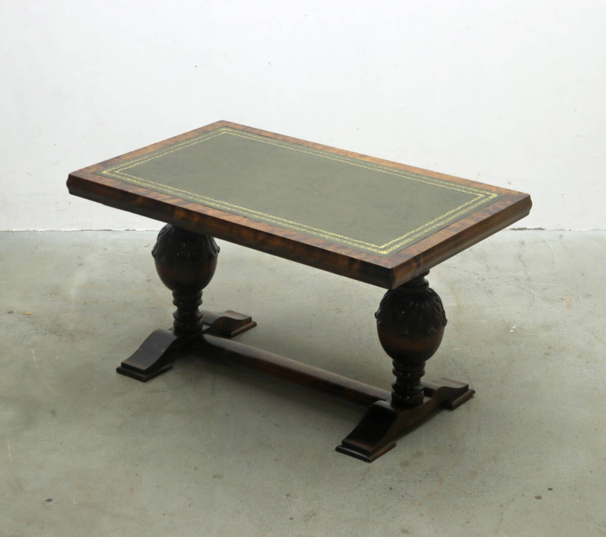 ◆英国 イギリス Lloysd’s Antiques ヴィンテージ オーク材 本革 センターテーブル クラシカル バルボスレッグ/アンティーク/PHK27154◆拍卖