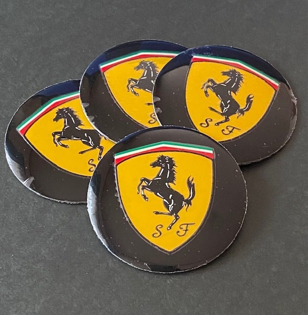 フェラーリ ステッカー ホイールキャップシール Ferrari 跳ね馬 エンブレムロゴ センターバッジ 56mm 4枚拍卖
