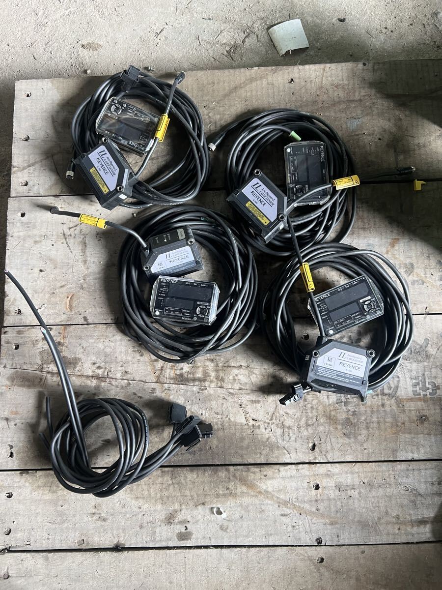 KEYENCE キーエンス CMOSレーザアプリセンサ IL-300ヘッドx4台/ IL-1500アンプx4台/中間ケーブルx4本/アンプの電源ケーブル断線あり拍卖