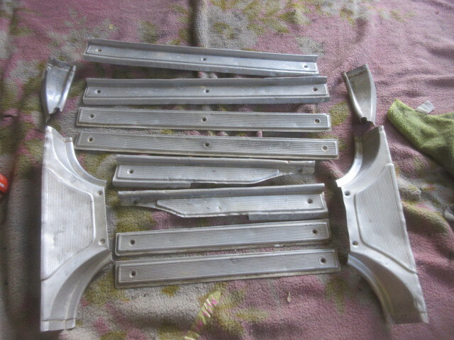 ★R7A9279 SUAV ルーチェバン 純正スカッフプレートセット ステップカバー 旧車 修理やストック等に拍卖