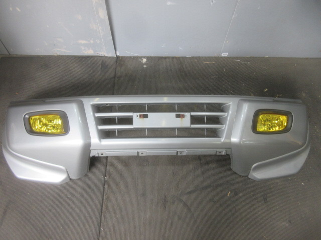 ★R7Y169 V63W パジェロ 純正フロントバンパー フォグランプ付き 修理やストック等に拍卖