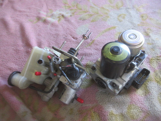 ★R7Y190 UZS186 マジェスタ 純正ブレーキマスター ABS付 ジャンク品 修理やストック等に拍卖