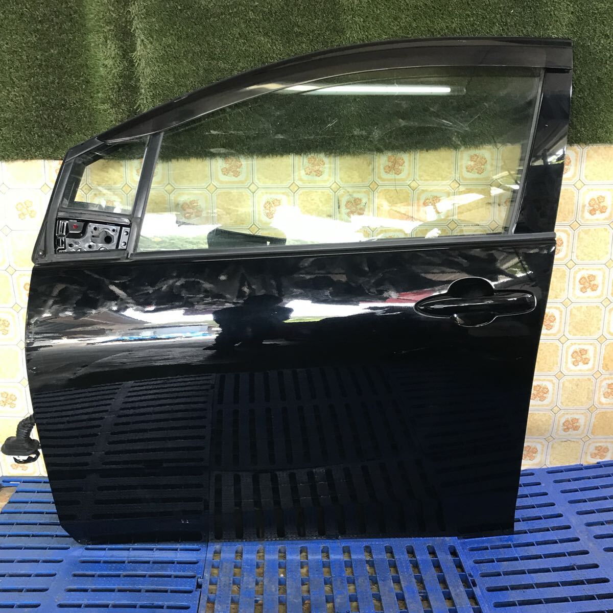 プリウス 50 PRIUS 【《ZVW50 ZVW51》】左フロントドア 左ドア フロントドア ドア 《色 218》26-8-25拍卖