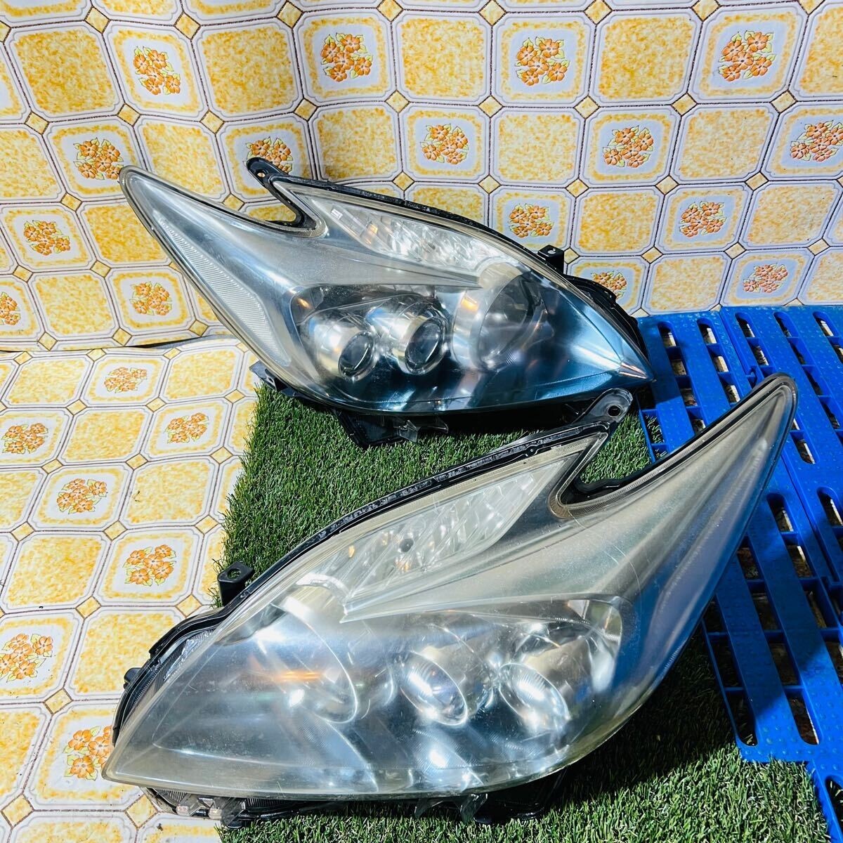 プリウス 30 PRIUS 【《ZVW30》】 純正  左右セット  ヘッドライト ヘッドランプ 右ヘッドライト 左ヘッドライト 47-30拍卖