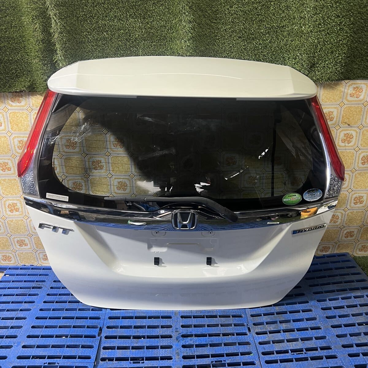 フィット FIT 【《GP5 GP6》】純正 バックドア リアゲート 【《色 NH624P》】拍卖