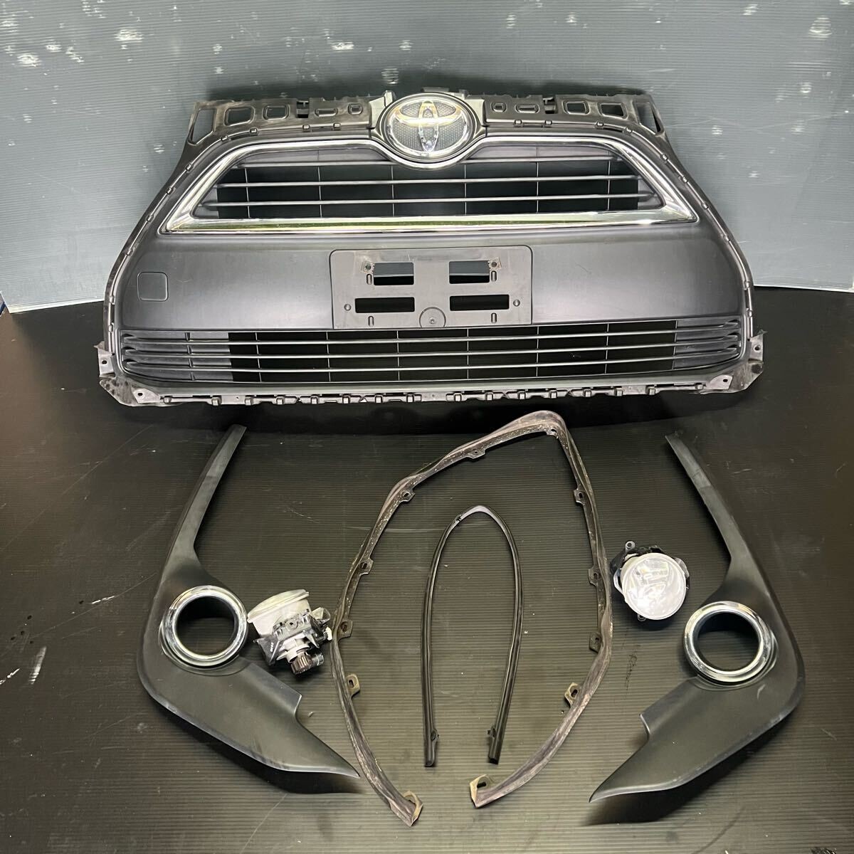 シエンタ 170 【《NSP170 NHP170》】純正 グリル フロントグリル 右左フォグランプ 右左フォグカバー 拍卖