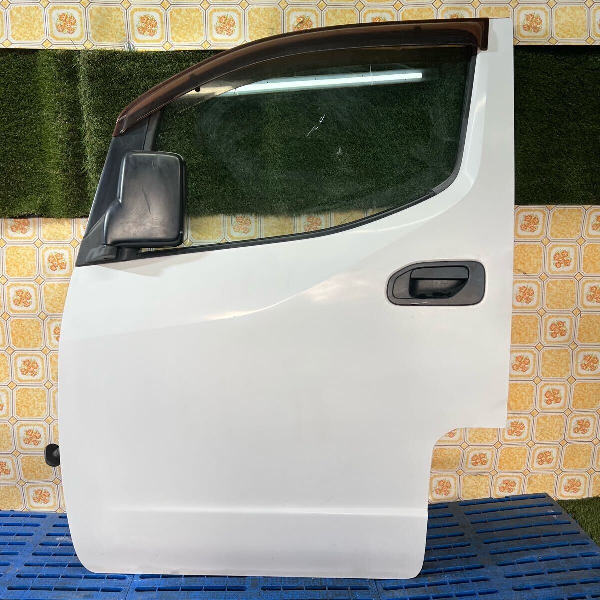 バネット NV200 【《VM20》】純正 左フロントドア 左ドア フロントドア 【《色 QM1》】拍卖