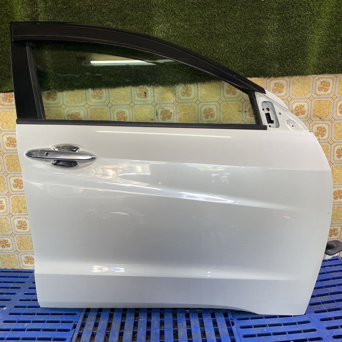 ヴェゼル RU VEZEL 《RU3 RU4》右フロントドア 右ドア フロントドア ドア 17-9-25 《色 NH788P》拍卖