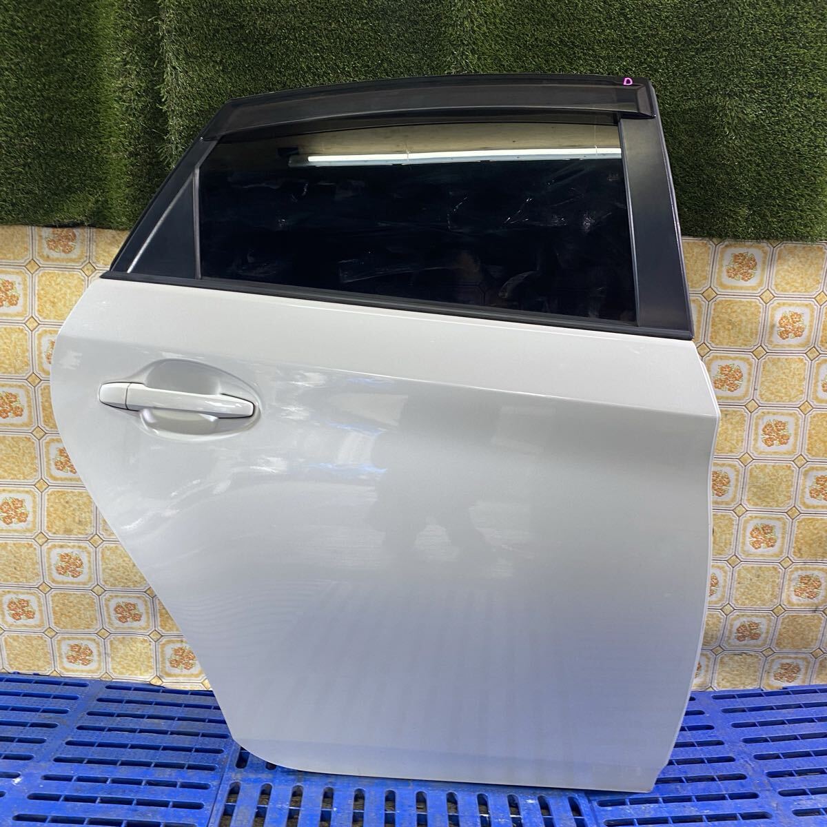 プリウス 30 PRIUS 【《ZVW30》】純正 右リアドア 右ドア リアドア ドア 右 25-9-25 【《色 070》】拍卖