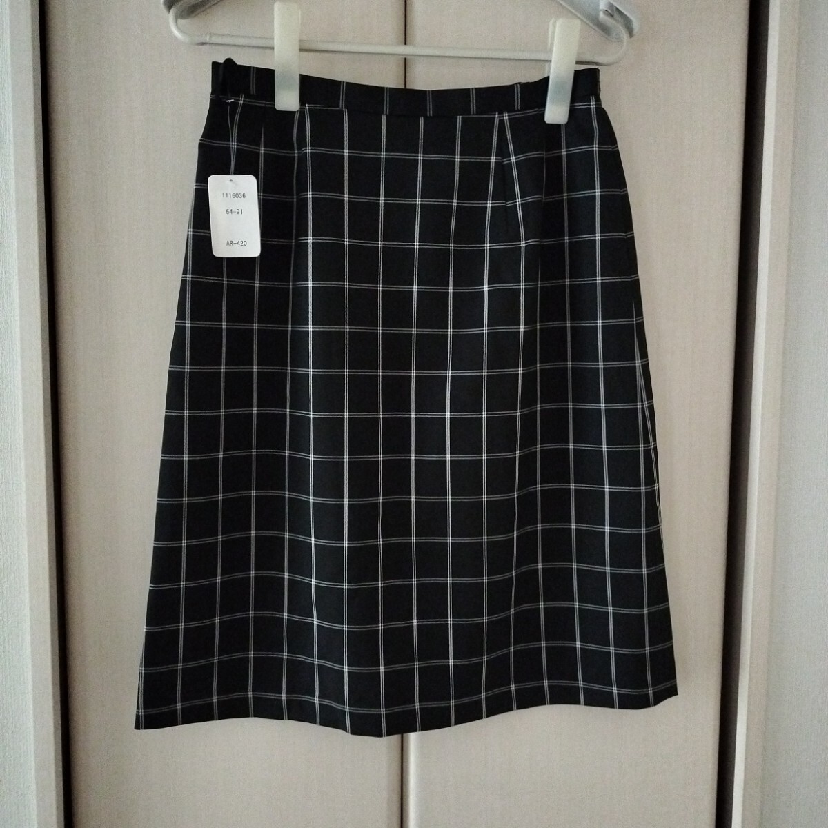 新品タグ付き【Mサイズ】 撥水 防汚 タイトスカート 黒 チェック ひざ丈 ウエスト64cm オフィス 事務服 レディース 送料無料拍卖