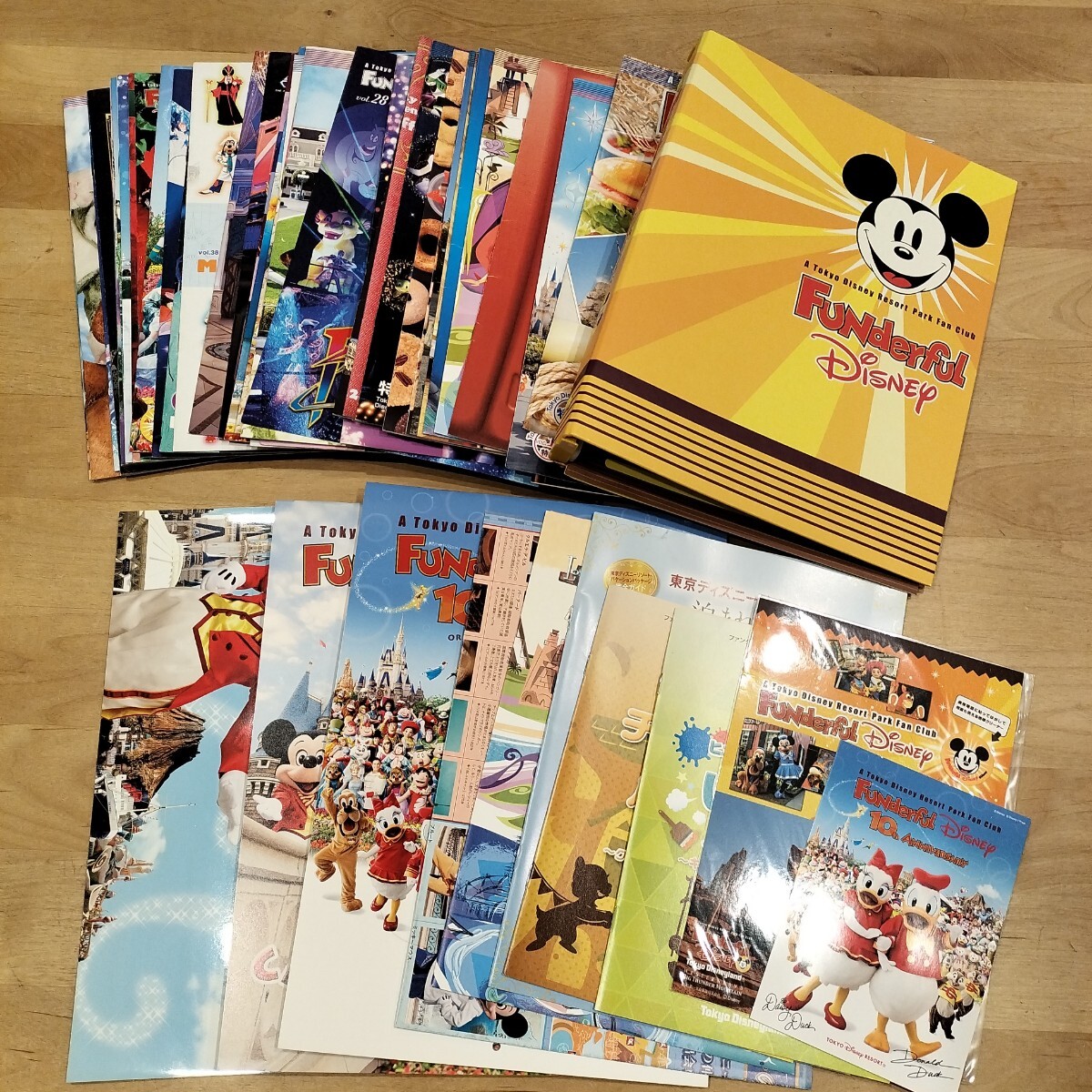 東京ディズニーリゾートパークファンクラブ ファンダフルディズニー 会報 特典 カレンダー ポストカード バインダー まとめ売り拍卖