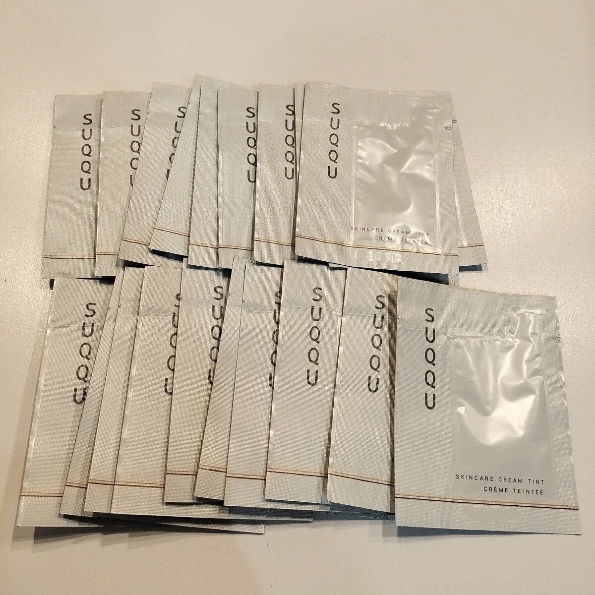 【20包セット】新品 スック SUQQU スキンケアクリームティント 10 1g×20包 ファンデーション 美的GRAND 2025年 秋号付録 サンプル拍卖