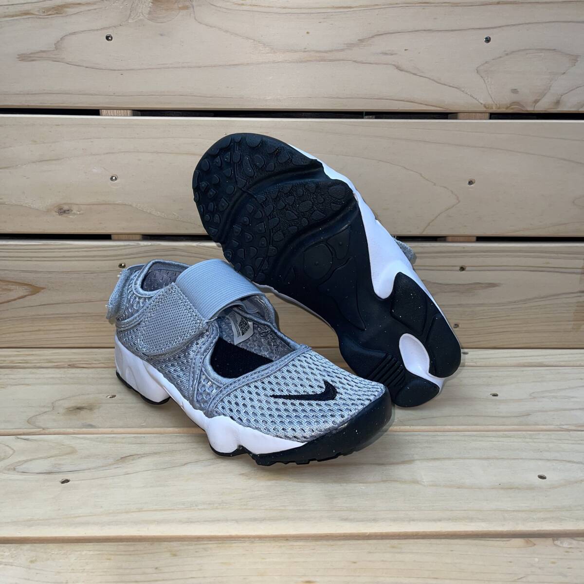 ナイキ 22cm US 3Y リフト グレー ホワイト NIKE RIFT ( GS / PS BOYS ) キッズ ジュニア スニーカー 子供用運動靴 メッシュ 足袋拍卖