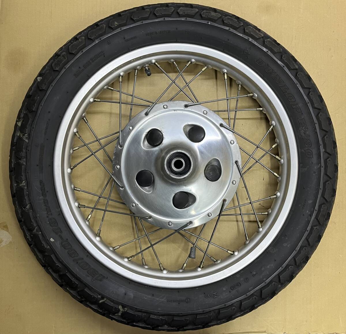 ◎比較的キレイ●特選中古1点限★ヤマハ 純正★SR400 1JR★フロント/ホイール/ドラム/スポーク/ホイル/タイヤ●18x1.85 1JN 2J2 2H6 FD501拍卖