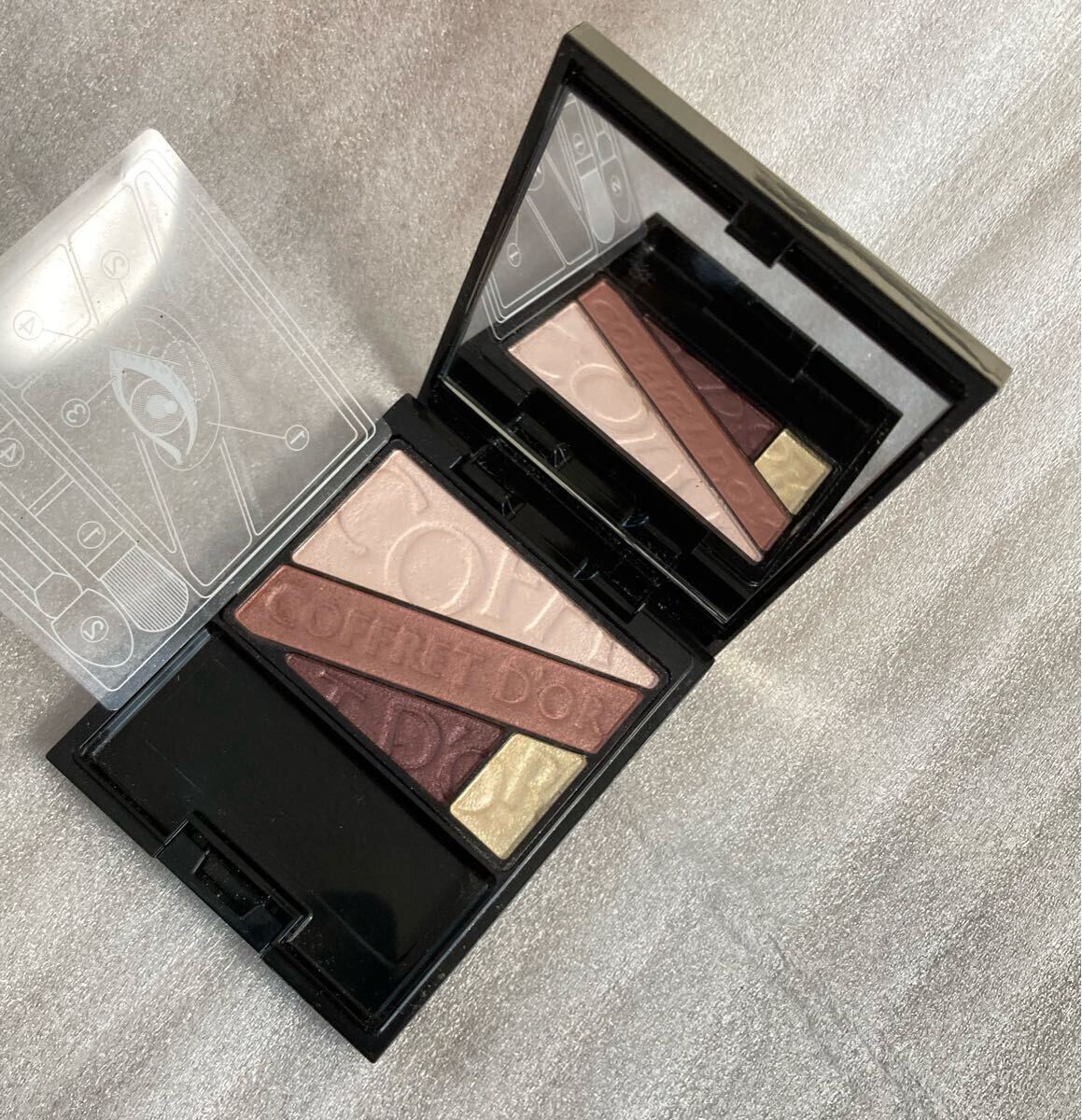 カネボウ コフレドール ビューティオーラアイズ 04 ボルドー アイシャドウ拍卖