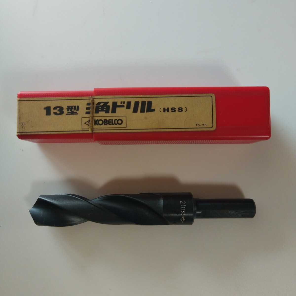 コベルコ 13型三角ドリル サイズ21.0 在庫期間長いのでパッケージ汚れありますが未使用品です。拍卖