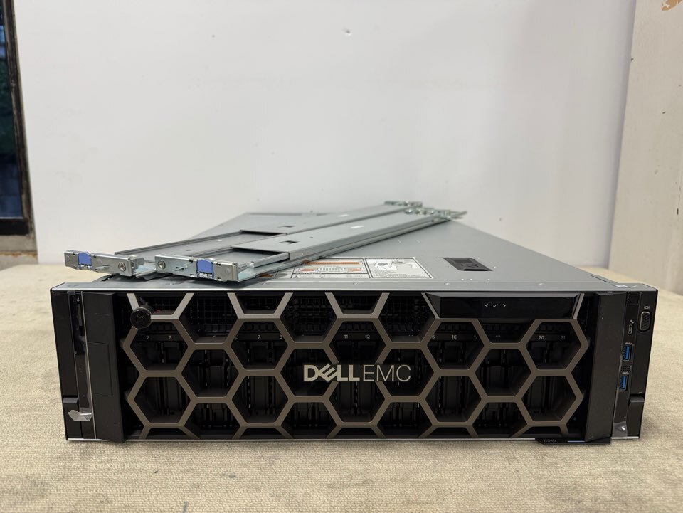 Dell EMC PowerEdge R940 24BAY (72Core) 4x Gold 6154 18Core 3.00GHz 192GB H730P ENT 3U Server拍卖