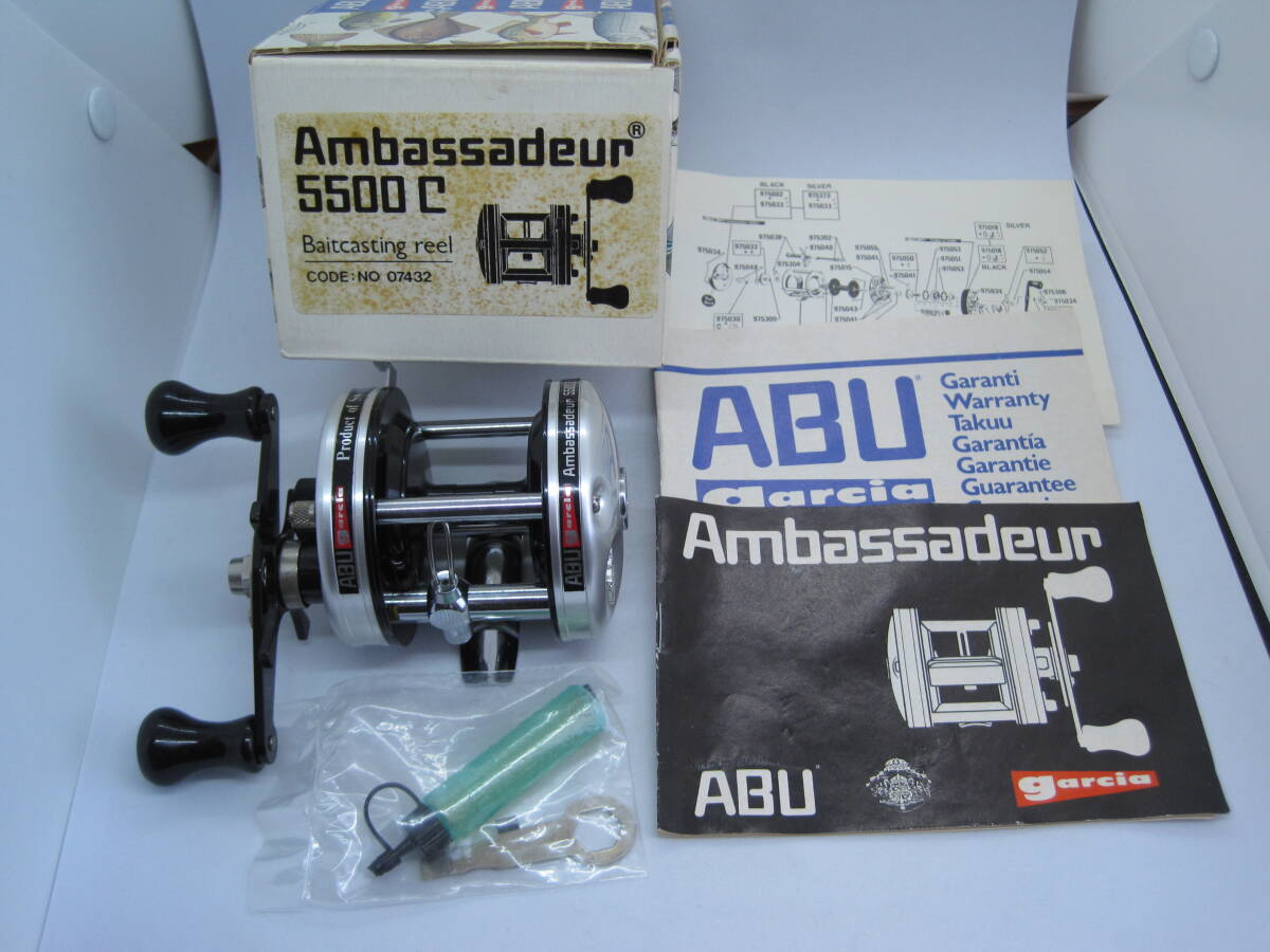 ABU アンバサダー 5500C 1983年製 パーミングカップモデル 新品未使用箱入り 付属品全部付き ビンテージリール フルオリジナル拍卖